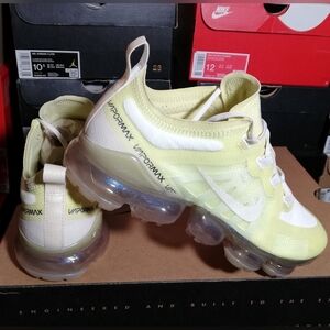 NIKE VAPORMAX PREMIUM WOMEN'S US SIZE 7.5 GREAT CONDITION "USED ITEM NO BOX"